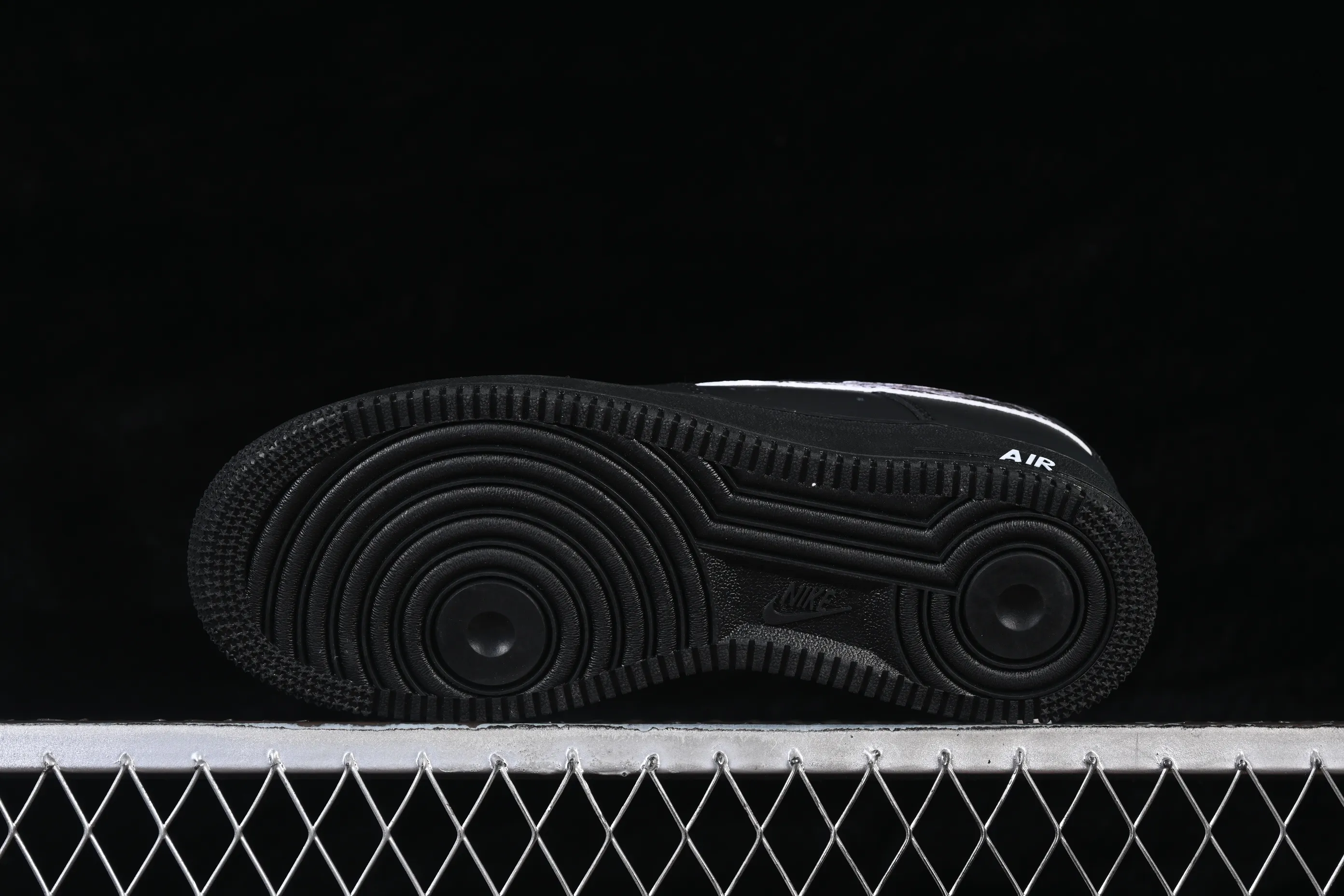 All categories Nk Air Force 1 Air Force series Nk Air Force 1 Low Air Force low top Nike Air Force 1'07 Low Two-dimensional theme Black pattern hook Air Force 1 low-top casual sneakers ZH0316-123